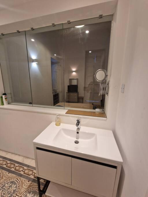 No 60, 2Nd Floor, Centrally Located, Fully Equipped Studio Apt Il Furjana Bagian luar foto