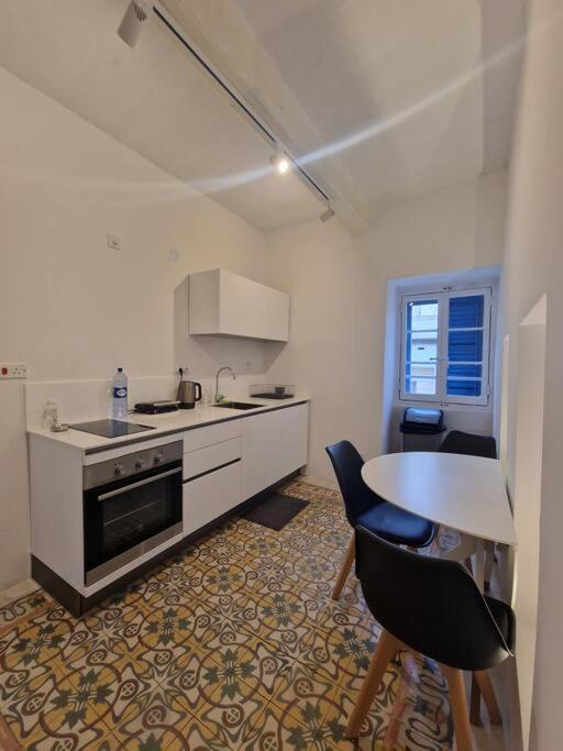 No 60, 2Nd Floor, Centrally Located, Fully Equipped Studio Apt Il Furjana Bagian luar foto